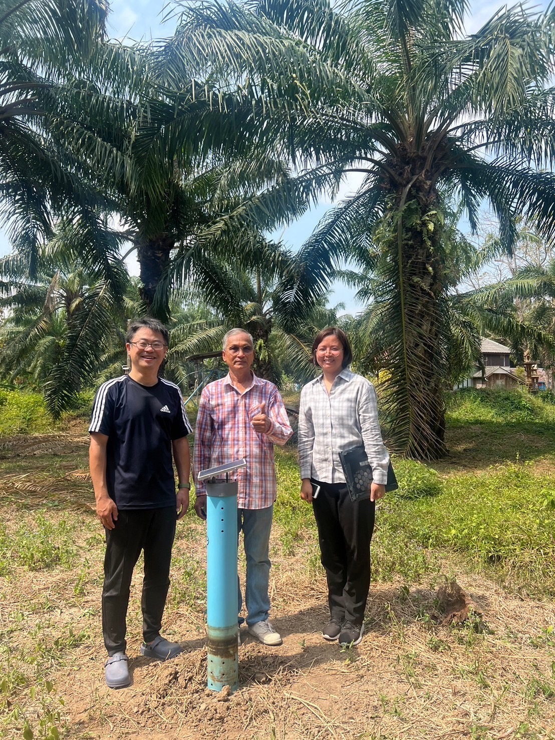 During 22th-24th January 2025, Visited the oil palm fields in Prachuap Khiri Khan (Thailand) to install water level sensors for understanding and managing waterlogged condition in the field.